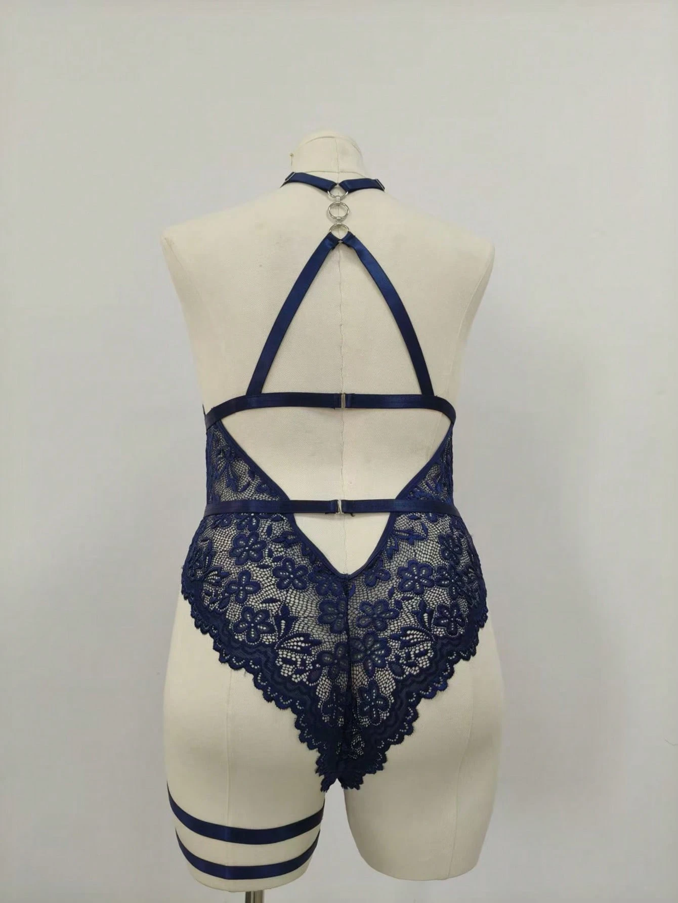 Blue Lace Wireless Bodysuit Wi - مراجعة Garter Belt Set وسعره