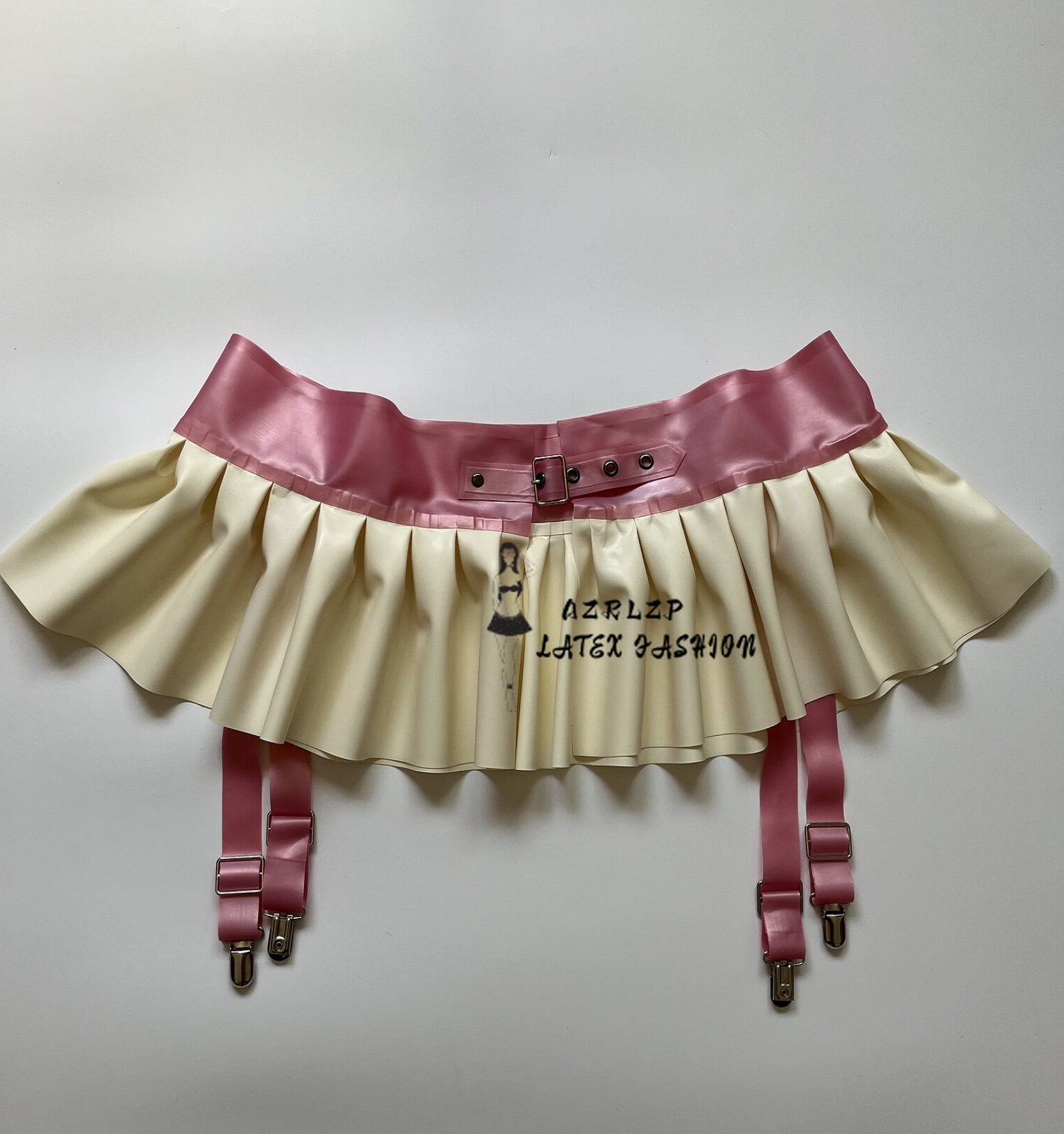 Metallic Powder and White Wome - مراجعة Garter Belt Set وسعره