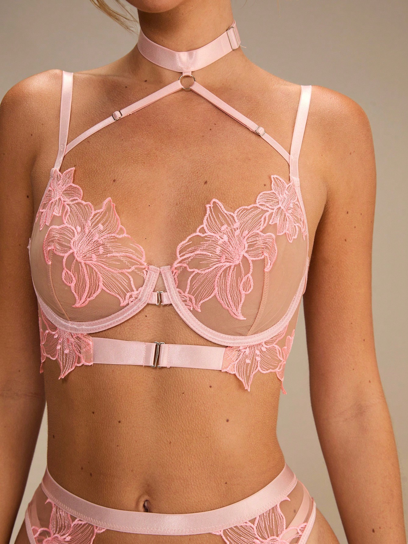 Pink Floral Lace Sheer Front-O - مراجعة Garter Belt Set وسعره